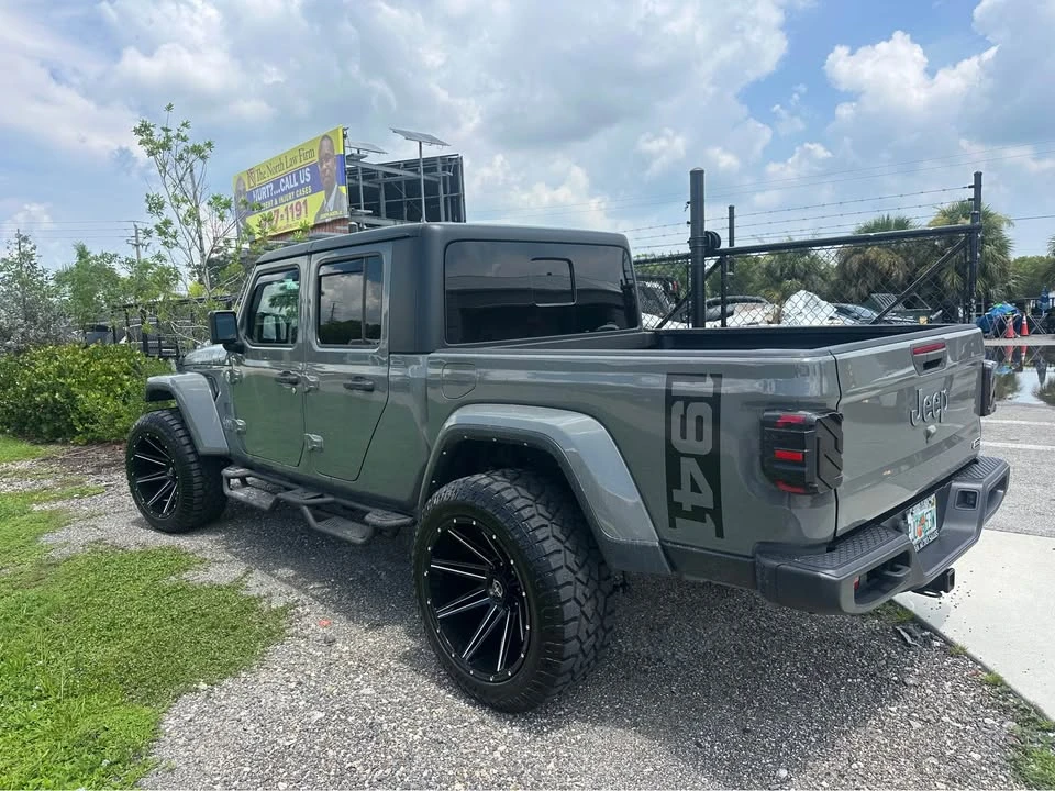 2022 Jeep JT Gladiator - Image 2 of 10