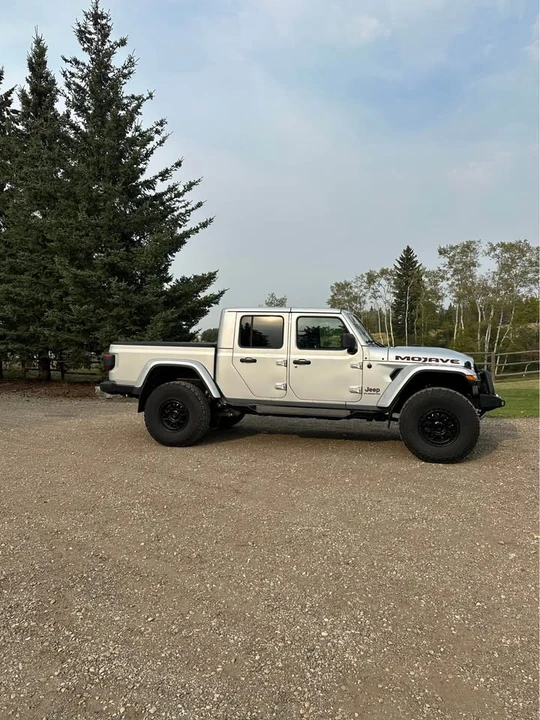2022 Jeep JT Gladiator - Image 2 of 6