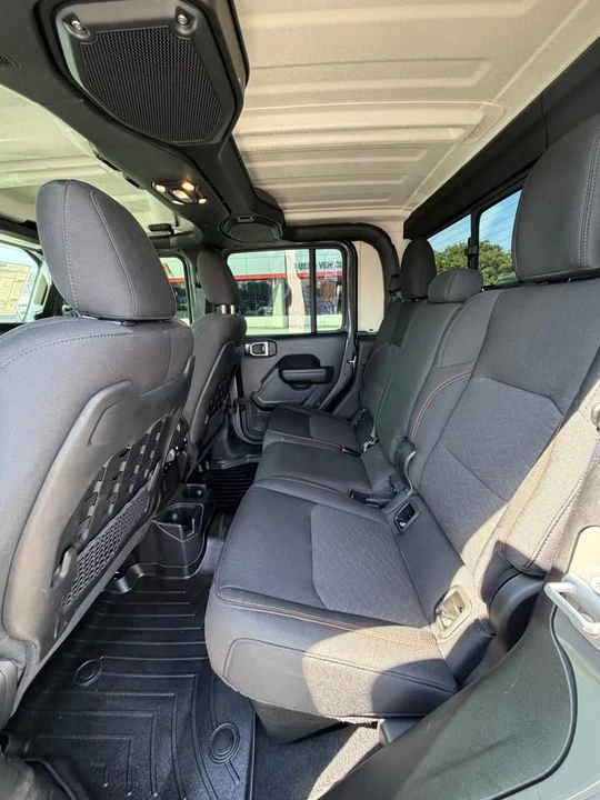 2022 Jeep JT Gladiator - Image 11 of 12