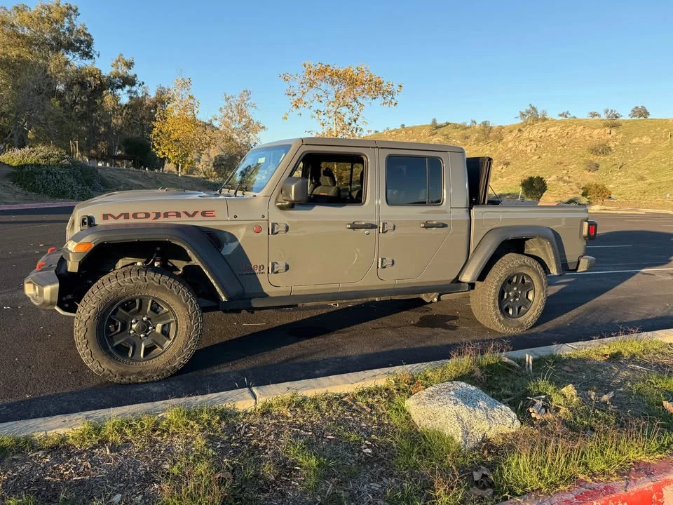 2022 Jeep JT Gladiator - Image 2 of 7