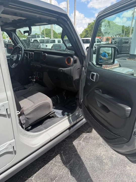 2022 Jeep JT Gladiator - Image 10 of 12