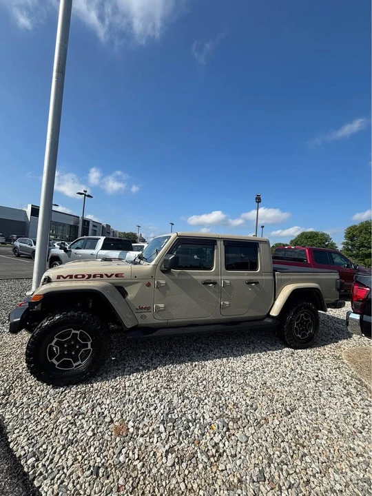 2022 Jeep JT Gladiator - Image 2 of 11