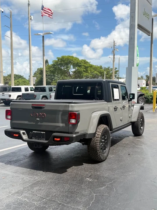 2022 Jeep JT Gladiator - Image 2 of 12
