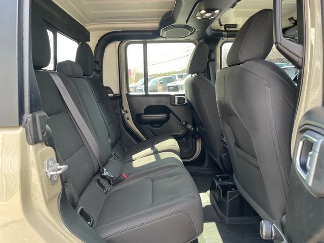 2022 Jeep Gladiator - Image 11 of 20
