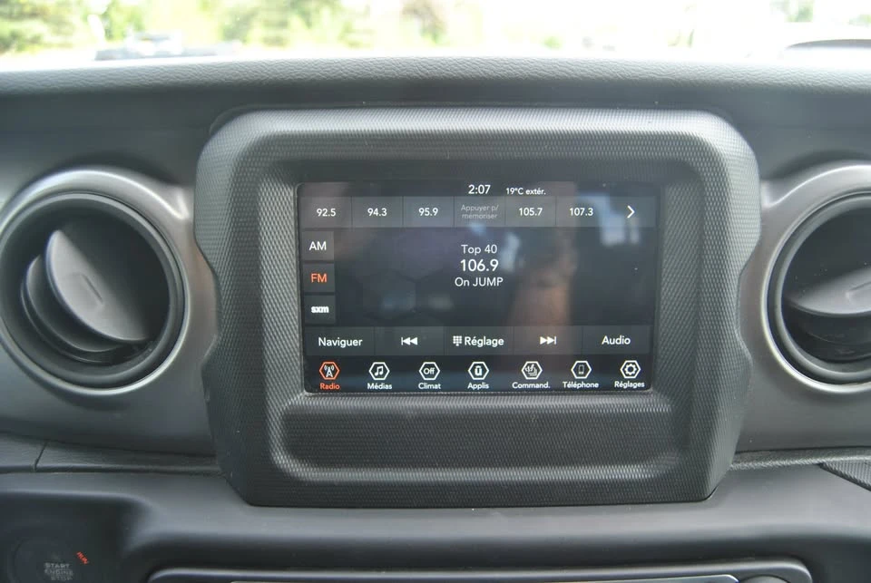 2022 Jeep JT Gladiator - Image 16 of 19