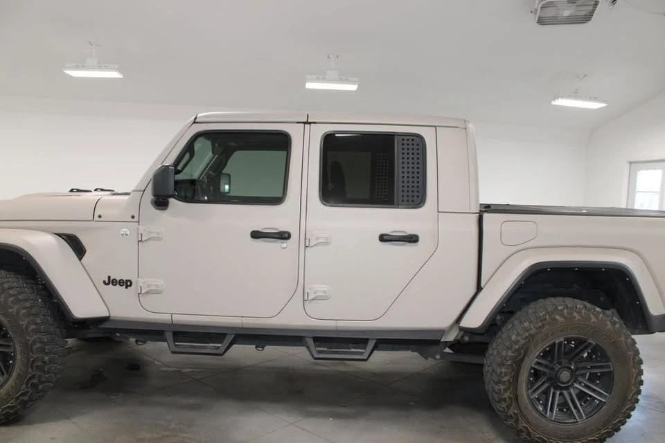 2022 Jeep JT Gladiator - Image 2 of 15