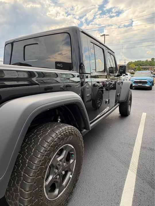 2022 Jeep JT Gladiator - Image 2 of 14