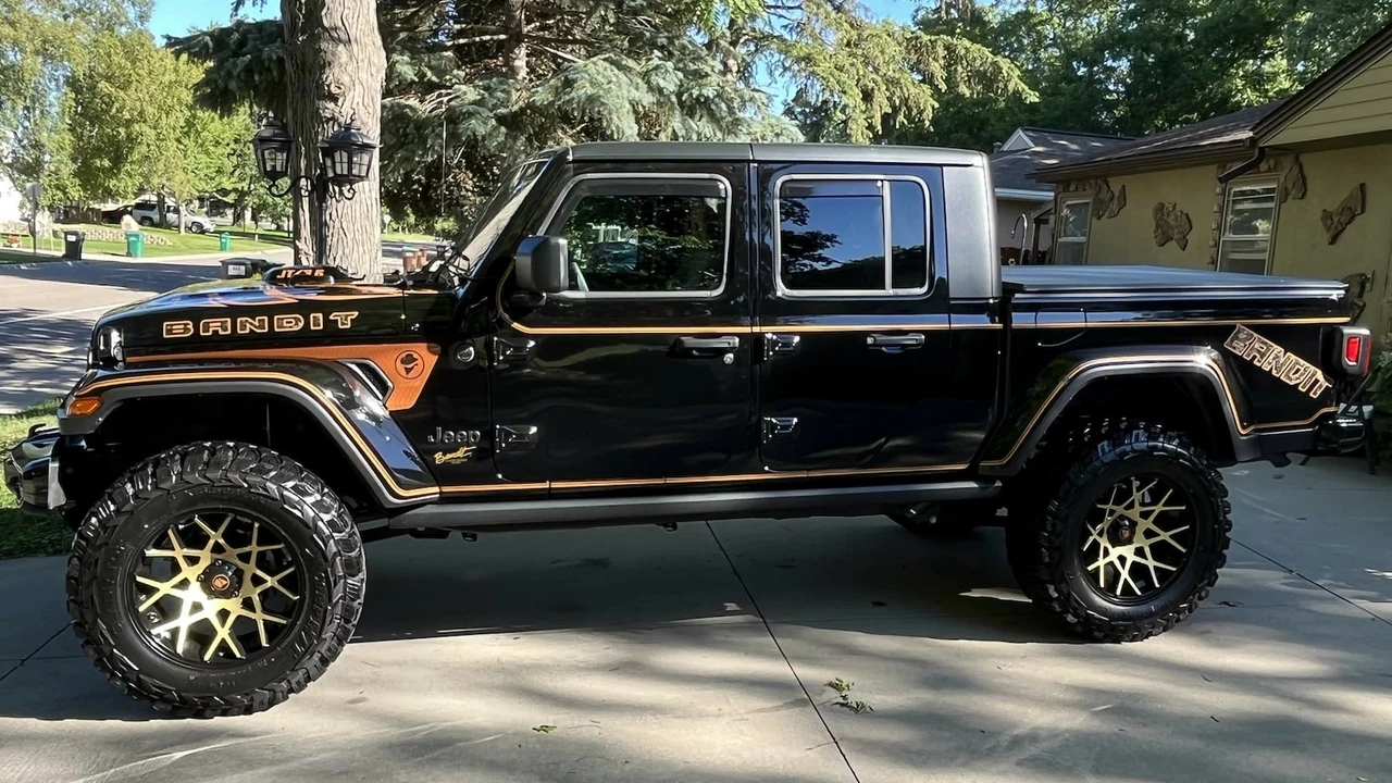 2022 Jeep JT Gladiator - Image 2 of 13
