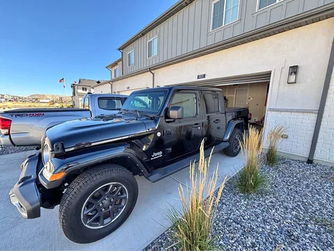 2022 Jeep Gladiator Overland Pickup 4D 5 ft