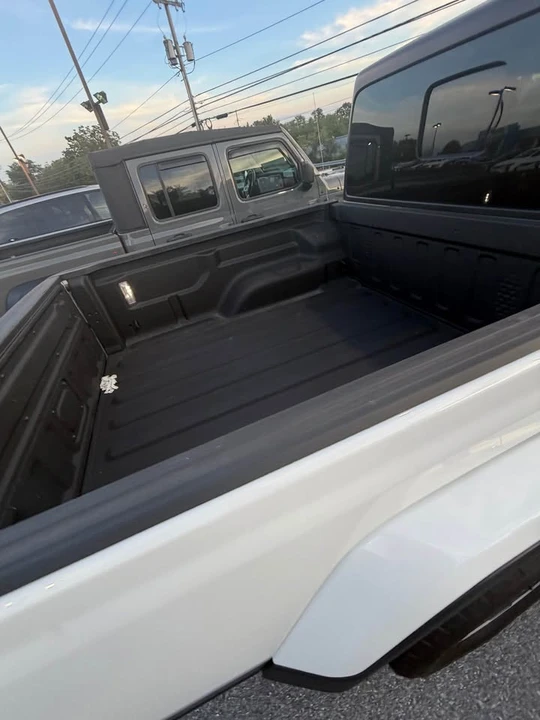 2022 Jeep JT Gladiator - Image 9 of 16