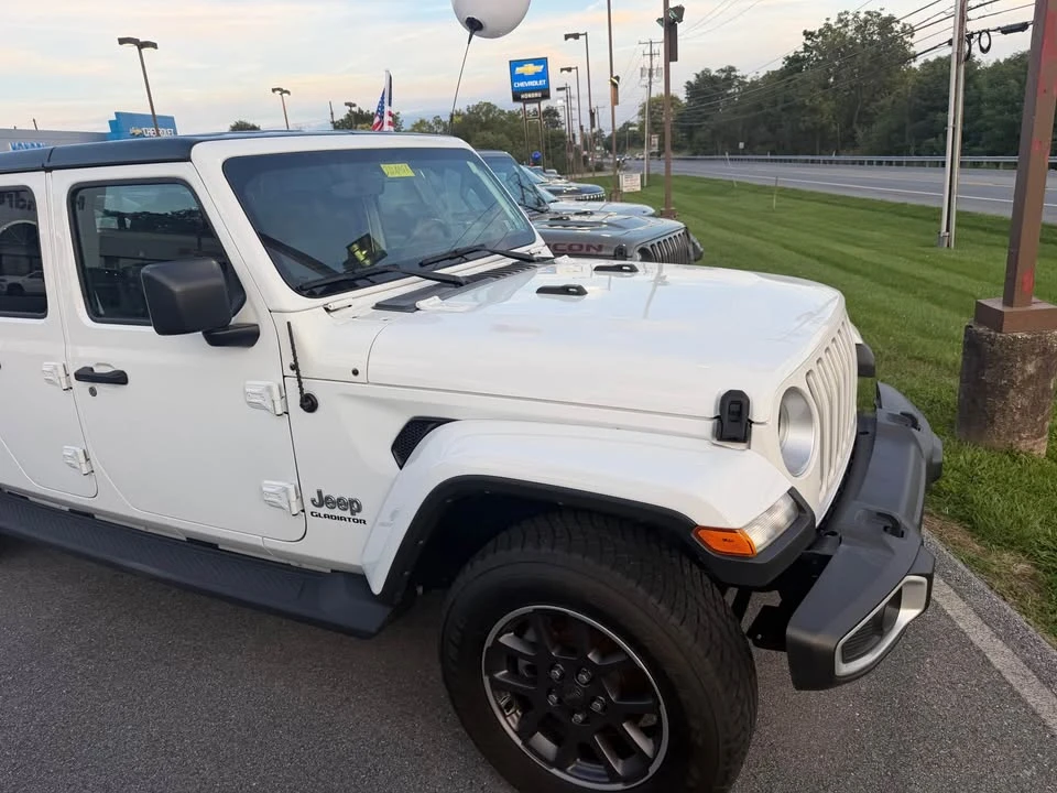 2022 Jeep JT Gladiator - Image 2 of 16