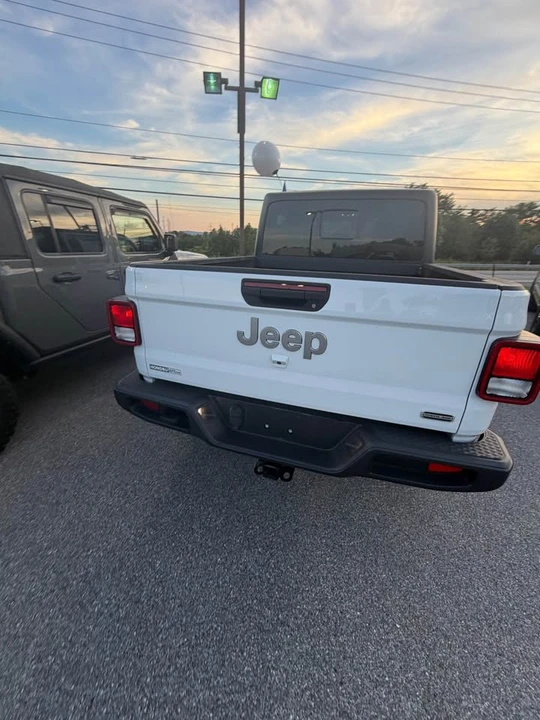 2022 Jeep JT Gladiator - Image 10 of 16