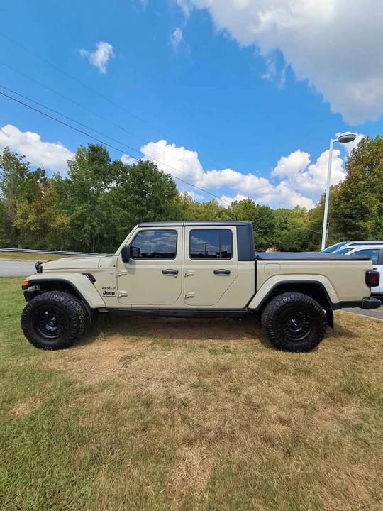 2022 Jeep JT Gladiator - Image 2 of 3