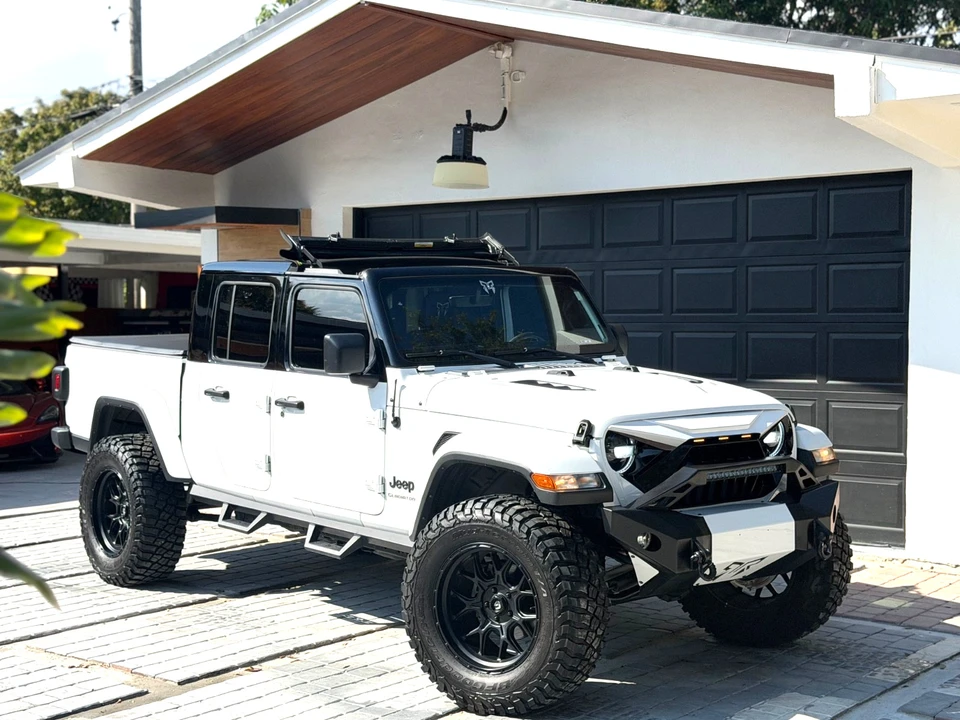 2022 Jeep JT Gladiator - Image 2 of 21