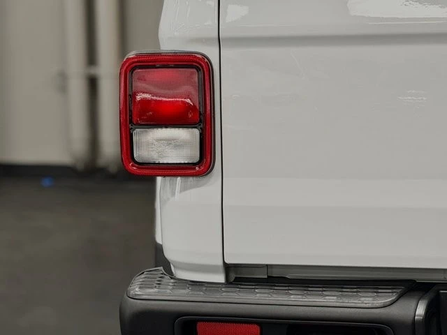 2022 Jeep JT Gladiator - Image 12 of 31