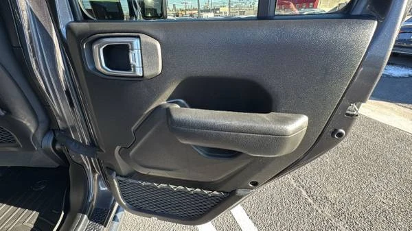 2022 Jeep JT Gladiator - Image 18 of 21