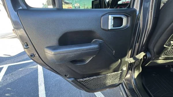 2022 Jeep JT Gladiator - Image 16 of 21