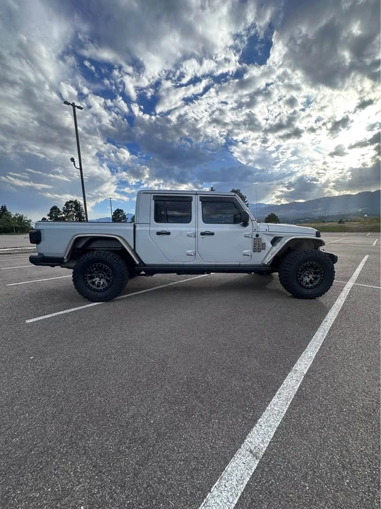 2022 Jeep JT Gladiator - Image 2 of 9