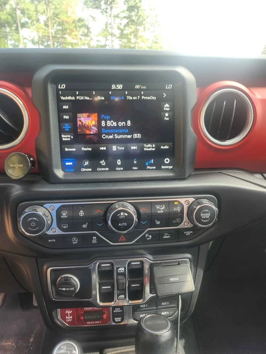 2022 Jeep JT Gladiator - Image 10 of 11