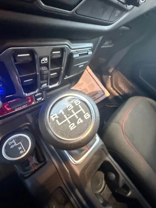 2022 Jeep JT Gladiator - Image 17 of 18
