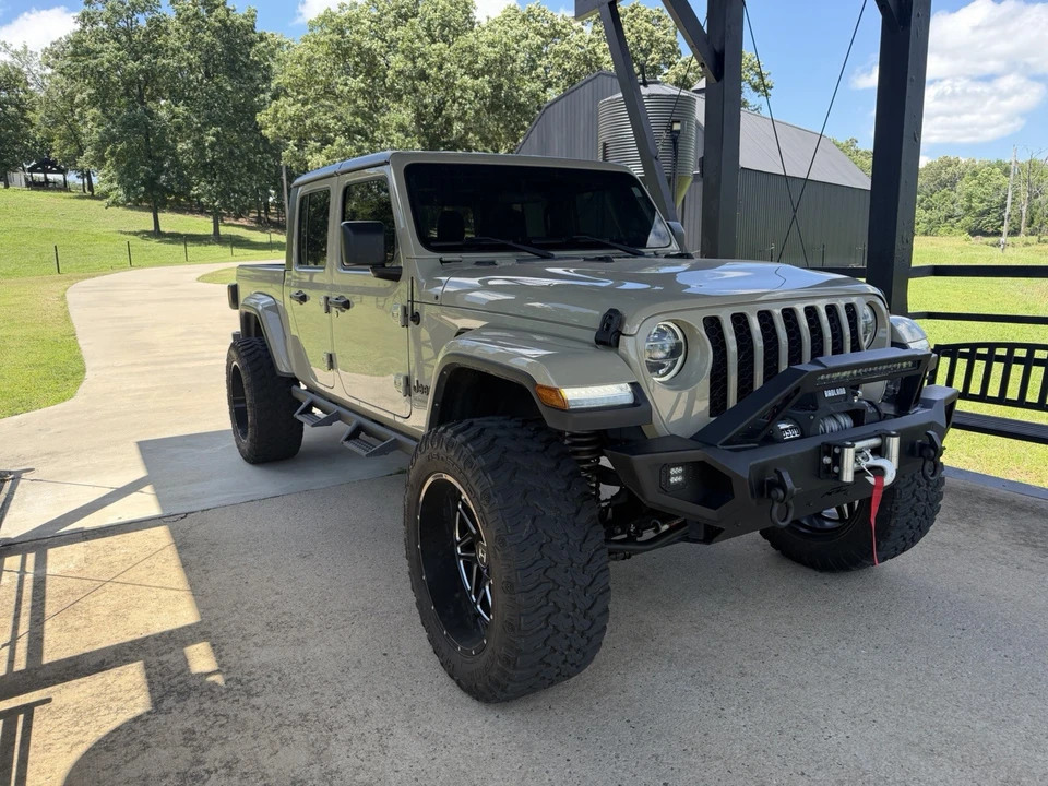 2022 Jeep JT Gladiator - Image 2 of 11