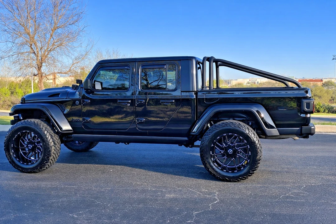 2022 Jeep JT Gladiator - Image 2 of 28