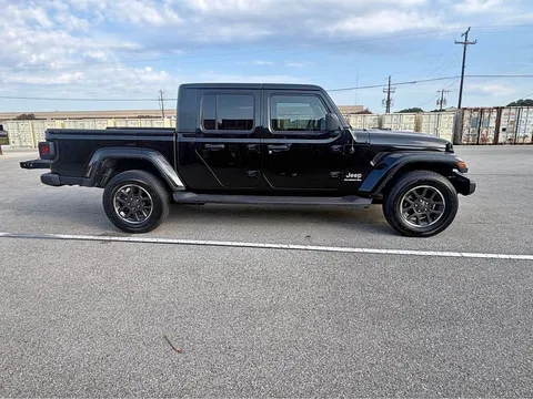 2022 Jeep Gladiator Sport Altitude Pickup 4D 5 ft