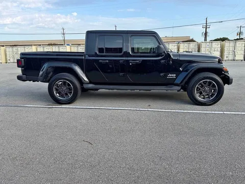 2022 Jeep Gladiator Sport Altitude Pickup 4D 5 ft
