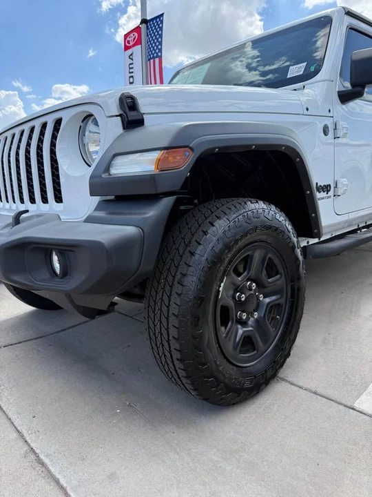 2022 Jeep JT Gladiator - Image 4 of 9