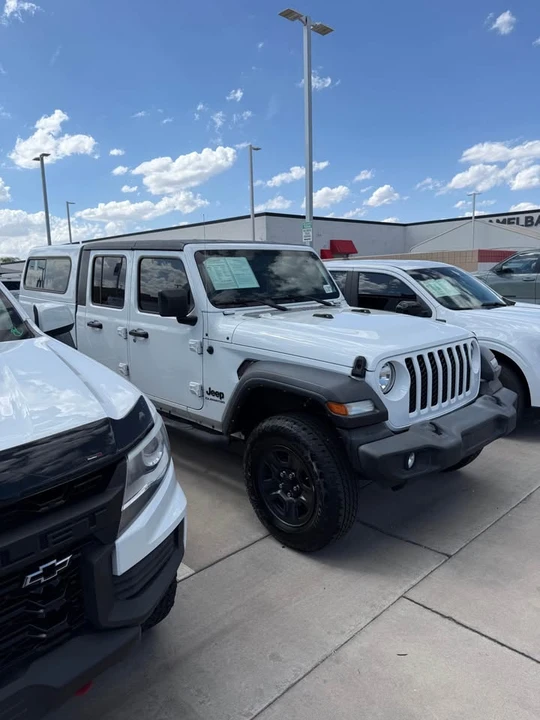 2022 Jeep JT Gladiator - Image 2 of 9