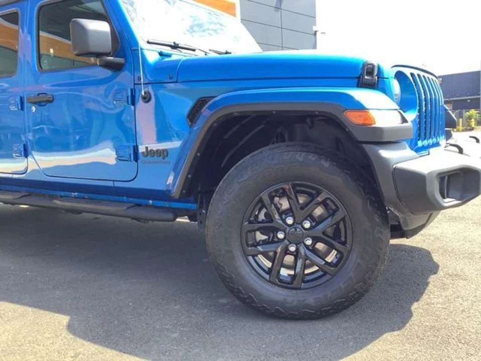 2022 Jeep JT Gladiator - Image 2 of 9