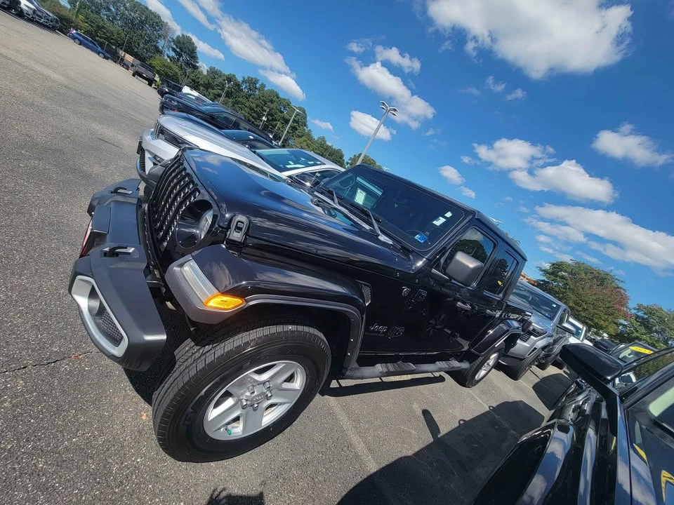 2022 Jeep JT Gladiator - Image 2 of 3