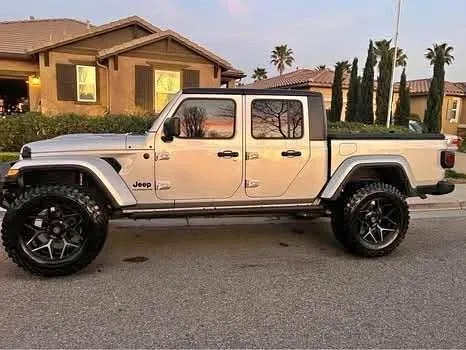 2022 Jeep Gladiator Sport Pickup 4D 5 ft
