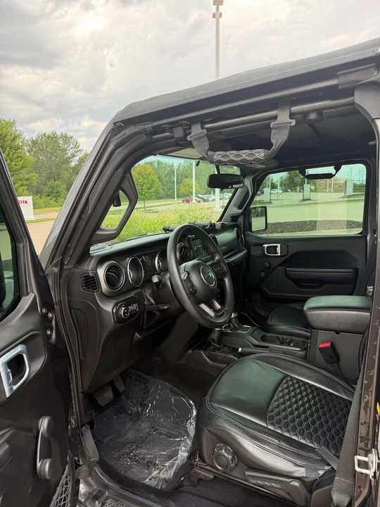 2022 Jeep JT Gladiator - Image 11 of 17