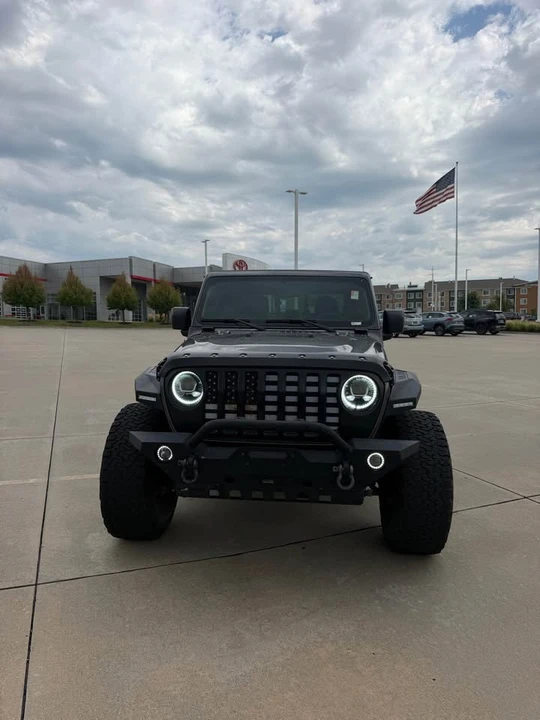 2022 Jeep JT Gladiator - Image 2 of 17