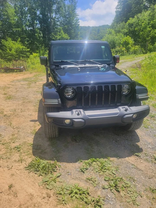2022 Jeep JT Gladiator - Image 2 of 9
