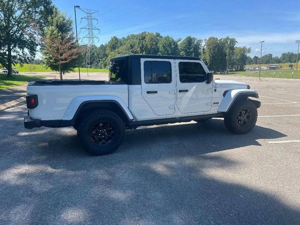 2022 Jeep JT Gladiator - Image 2 of 9