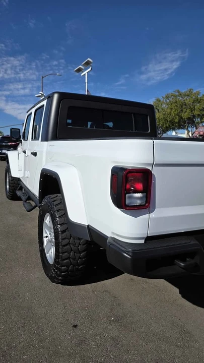2022 Jeep JT Gladiator - Image 2 of 6