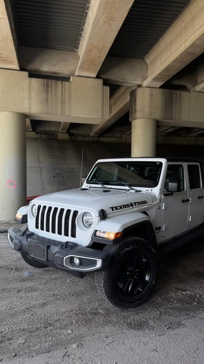 2022 Jeep JT Gladiator - Image 2 of 15