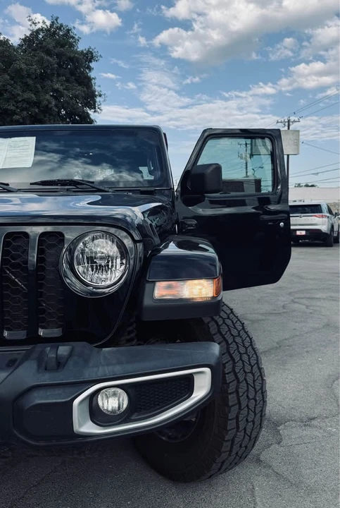 2022 Jeep JT Gladiator - Image 4 of 9