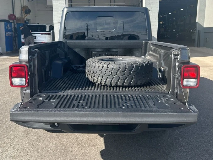 2022 Jeep JT Gladiator - Image 11 of 12