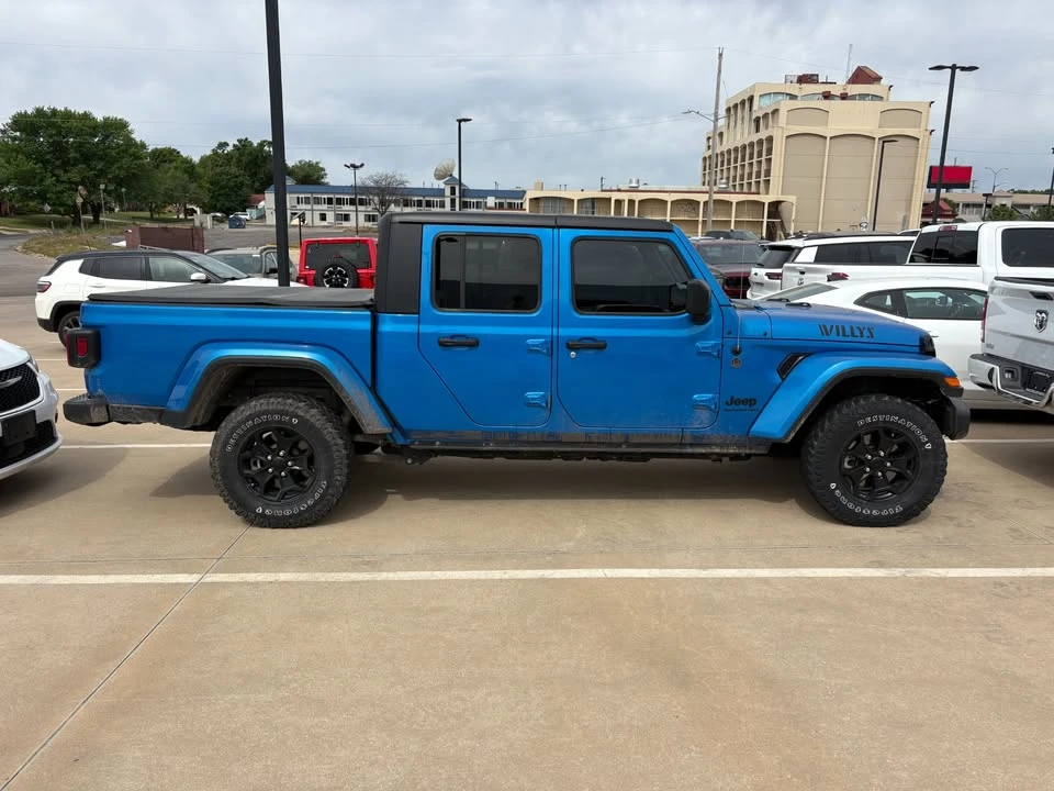 2022 Jeep JT Gladiator - Image 2 of 8