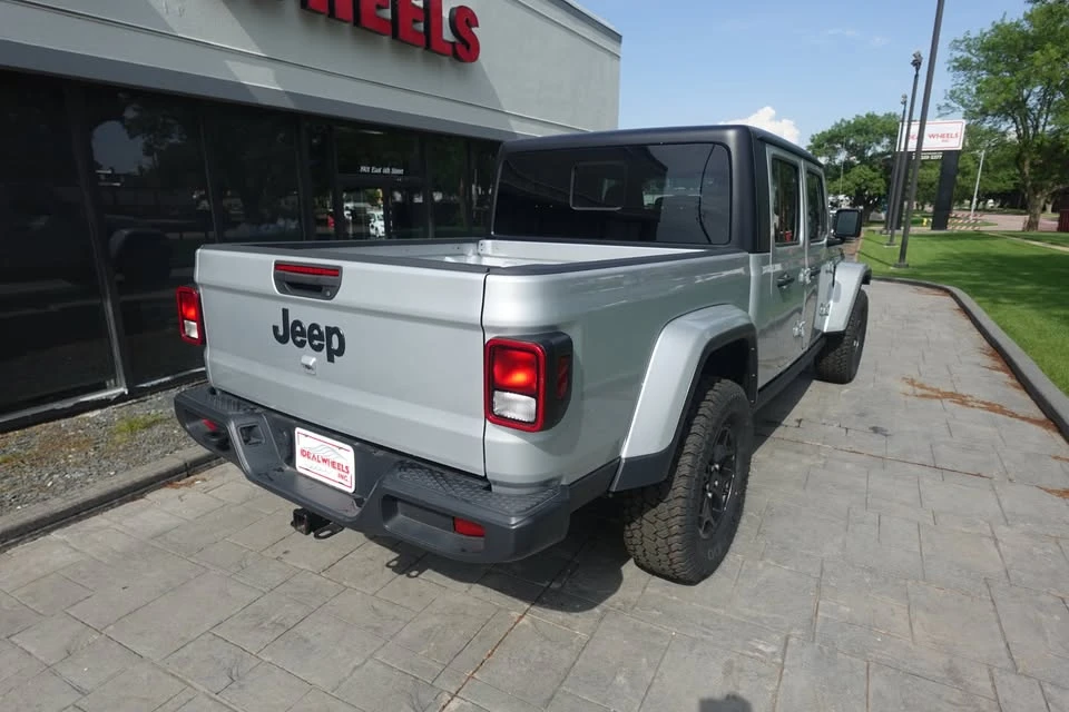 2022 Jeep JT Gladiator - Image 2 of 19