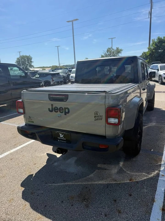 2022 Jeep JT Gladiator - Image 4 of 9
