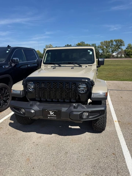 2022 Jeep JT Gladiator - Image 2 of 9