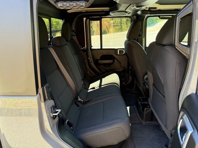 2022 Jeep JT Gladiator - Image 16 of 28