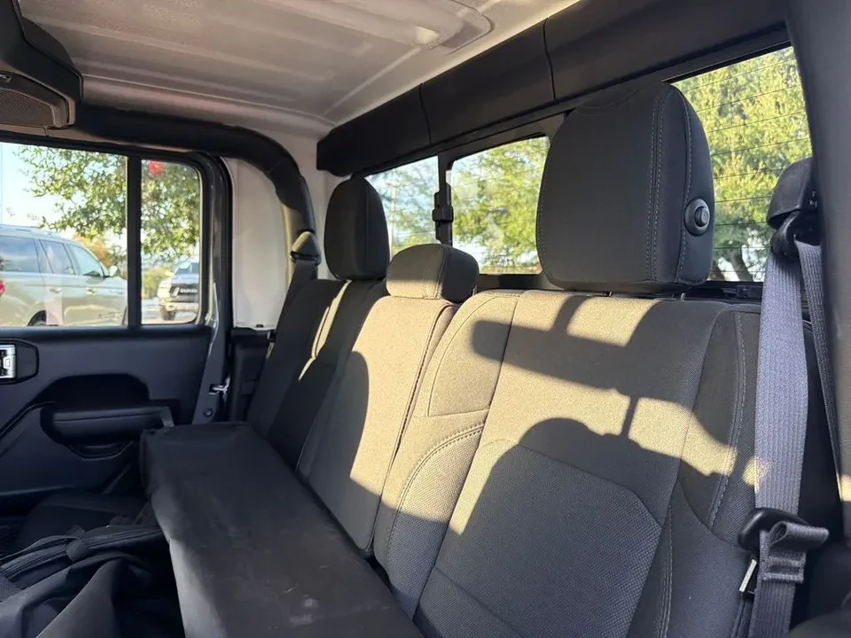 2022 Jeep JT Gladiator - Image 18 of 19