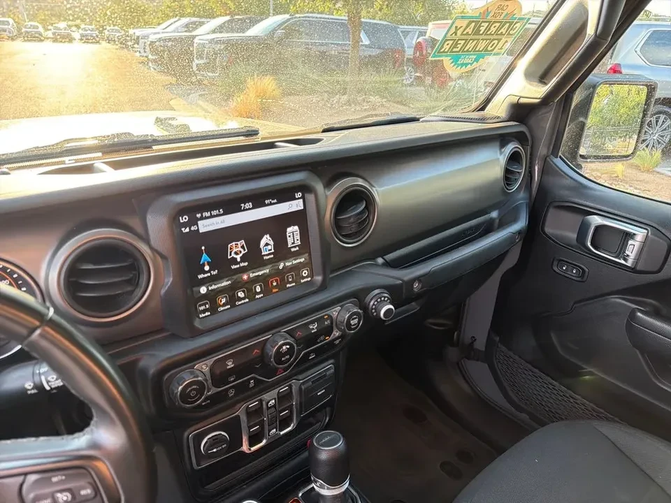 2022 Jeep JT Gladiator - Image 14 of 19