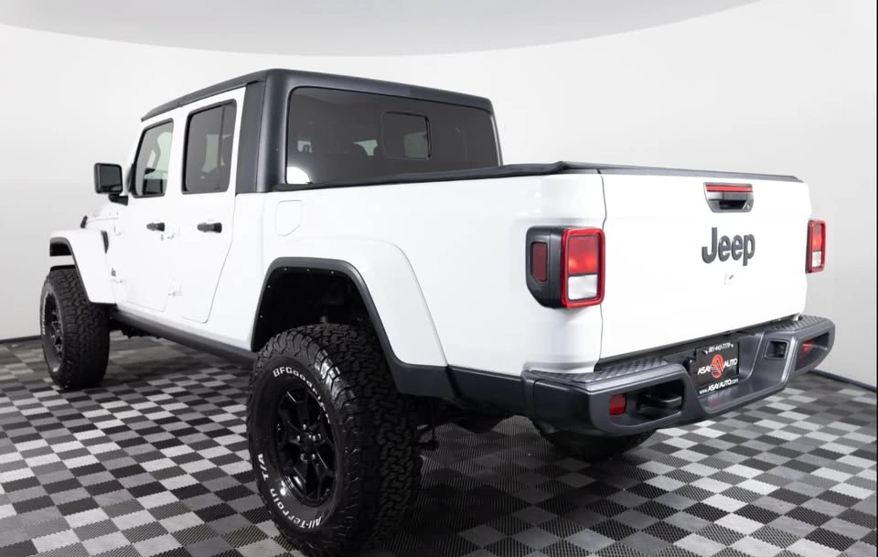 2022 Jeep JT Gladiator - Image 2 of 17