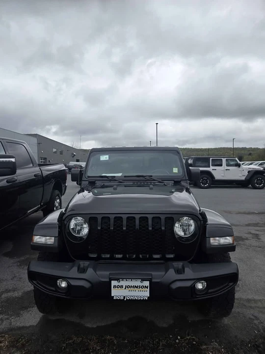 2022 Jeep JT Gladiator - Image 2 of 2